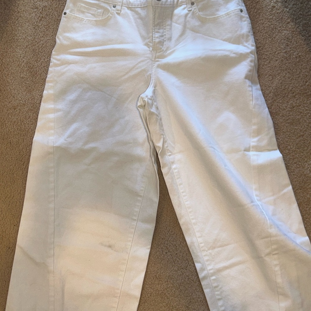 White Straight Leg Jeans with Classic Design